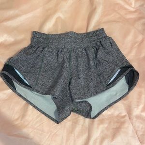 Lululemon hotty hot gray shorts 2.5" size 2